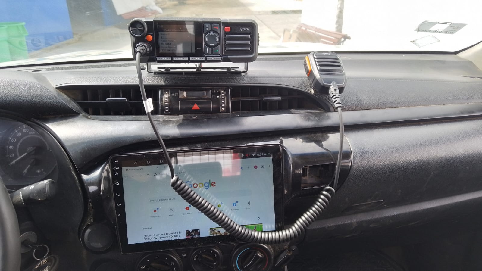 Radio móvil VHF instalada en camioneta de serenazgo